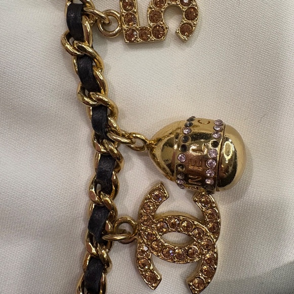 Chanel lucky charms chocolate bar - Picture 6 of 9